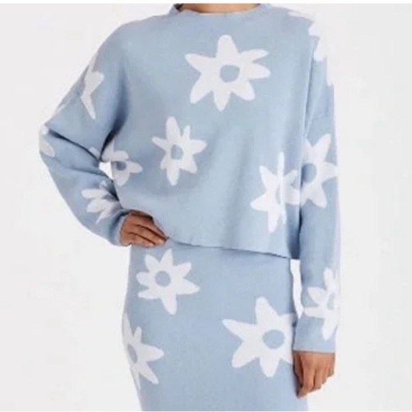 Zulu & Zephyr Sweaters - Zulu and Zephyr Floral Patterned Blue Sweater